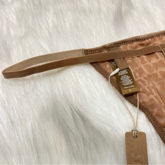 SKIMS Velvet String Thong Chai - Picture 5 of 6